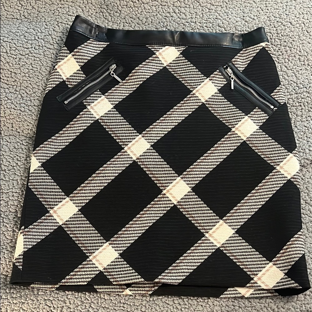 White House Black Market Black and White Mini Pencil Skirt
